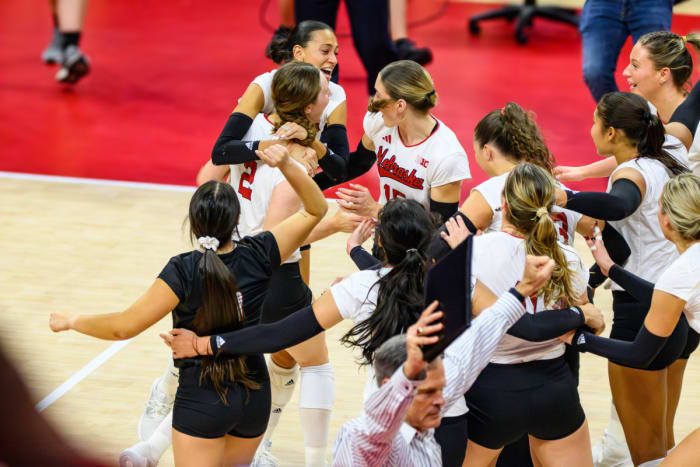 16_VB vs Wisconsin 1021